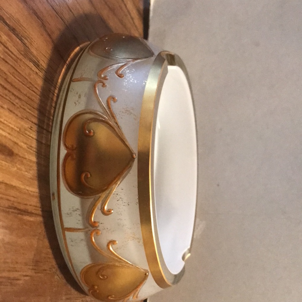 Beautiful vintage heavy weight milk glass , frosted glass n gold painted - Picture 8 of 8
